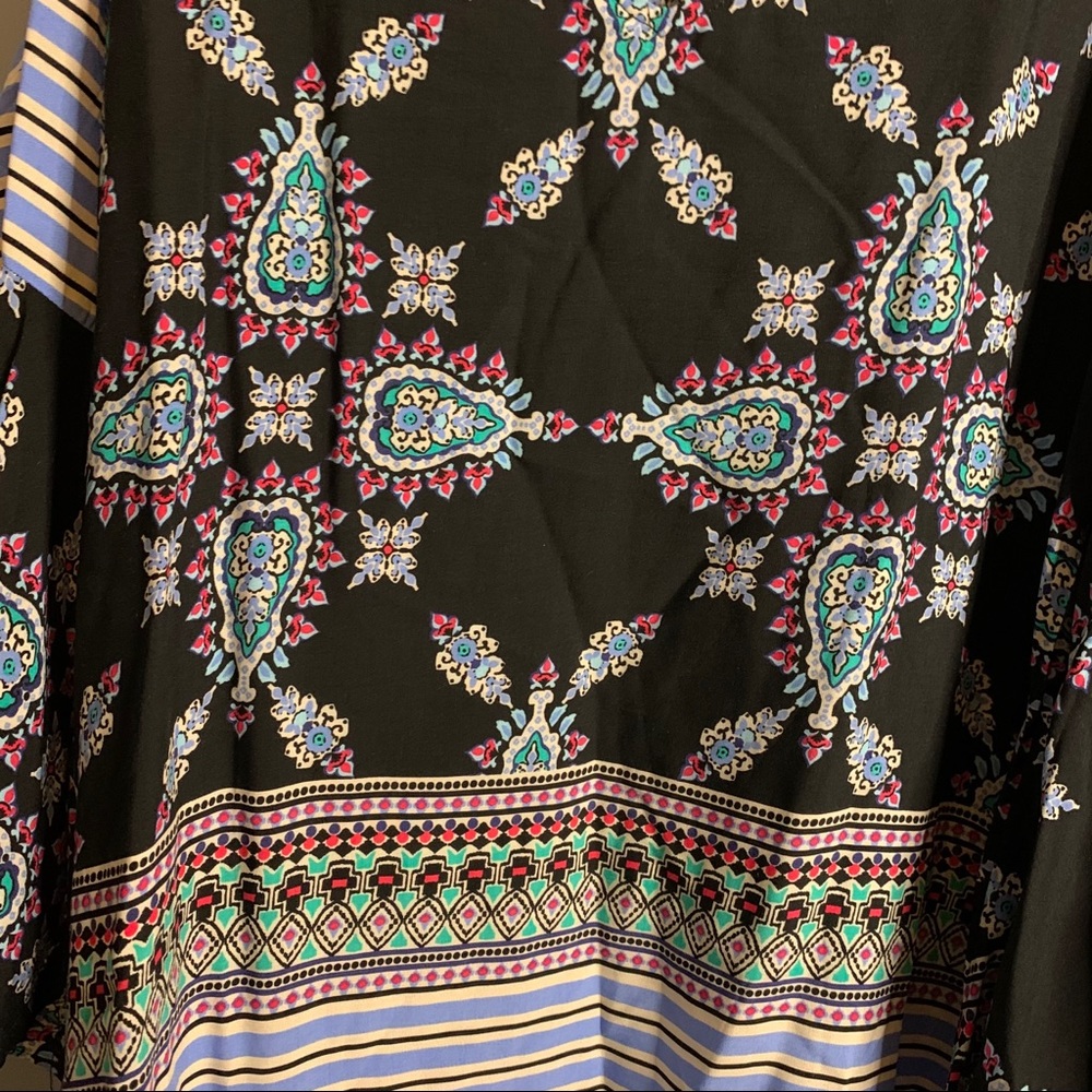 Flowy pattern blouse - Picture 3 of 4